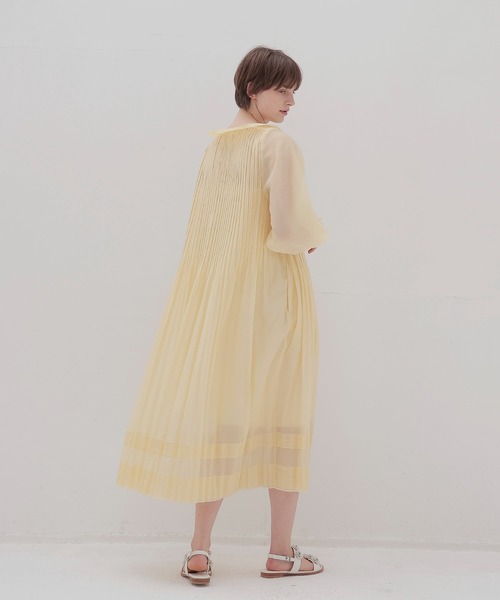 venit(ヴェニット)の「VENIT / organza pleats dress(オーガンジープリーツワンピース VEE-5508-A)(ワンピース・レディース・ブラック・38)」の5枚目の写真