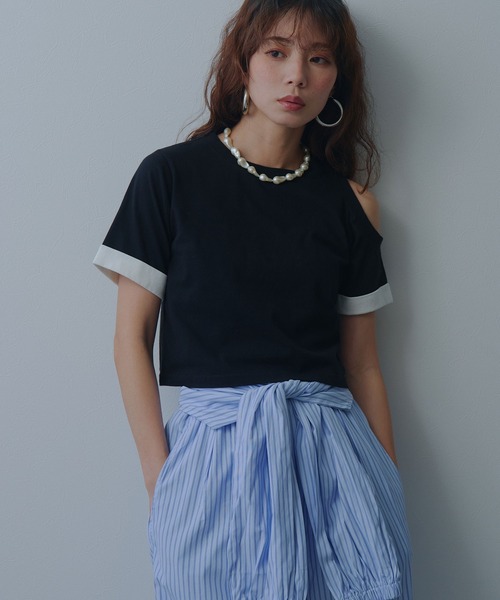 bohmal(ボマール)の「カットオフバイカラースリーブTシャツ(Tシャツ/カットソー・レディース・ホワイト/ブラック・FREE)」の1枚目の写真
