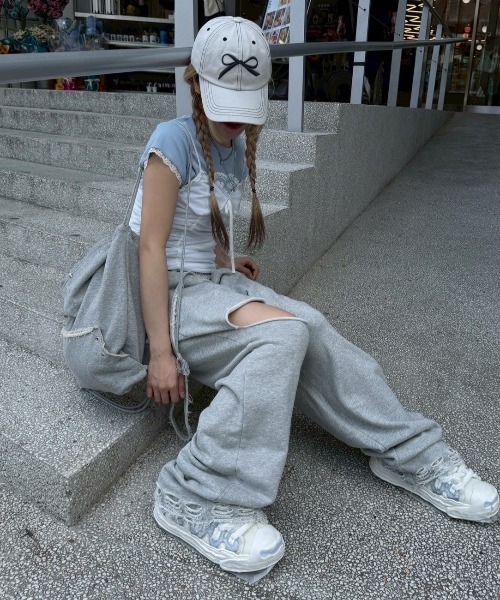 Never mind the XU / Chikashitsu+（ネバーマインド ザ エックスユー / チカシツプラス）の「【nmtc+】sweat hood knapsack / 【エヌエムティーシープラス】スウェットフードナップサック（バックパック/リュック・メンズ・グレー/ブラック・ONE SIZE）」の4枚目の写真