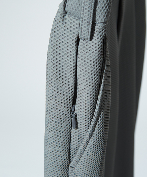 DESIGNWORKS（デザインワークス）の「【定番 / セットアップ対応】ナイロントリコットメッシュ パンツ/スラックス（スラックス・メンズ・ブラック/グレー/ストライプ・44/46/48/50/52）」の9枚目の写真