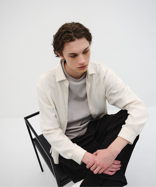 UNITED TOKYO（ユナイテッドトウキョウ）の「【残りわずか】COLD DRY PLEATS ロングスリーブシャツ　｜夏服｜防シワ｜軽量｜接触冷感（シャツ/ブラウス・メンズ・ブラック/オリーブ/オフホワイト/ダークグレー・1/2）」の6枚目の写真