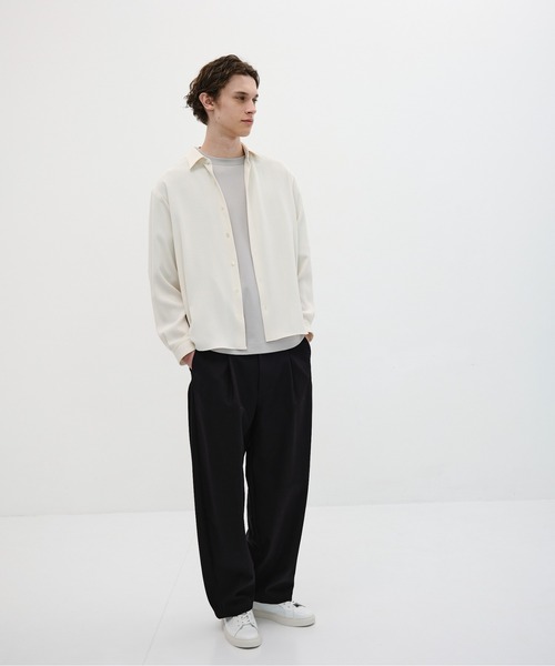 UNITED TOKYO（ユナイテッドトウキョウ）の「【残りわずか】COLD DRY PLEATS ロングスリーブシャツ　｜夏服｜防シワ｜軽量｜接触冷感（シャツ/ブラウス・メンズ・ブラック/オリーブ/オフホワイト/ダークグレー・1/2）」の5枚目の写真