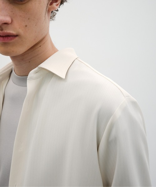 UNITED TOKYO（ユナイテッドトウキョウ）の「【残りわずか】COLD DRY PLEATS ロングスリーブシャツ　｜夏服｜防シワ｜軽量｜接触冷感（シャツ/ブラウス・メンズ・ブラック/オリーブ/オフホワイト/ダークグレー・1/2）」の12枚目の写真