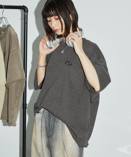 Anchor Smith(アンカー スミス)の「ヴィンテージ加工 ワンポイント刺繍 カットオフ半袖スウェット(Tシャツ/カットソー・レディース・ブラック/グレイッシュベージュ/ブラウン・M/L)」の9枚目の写真