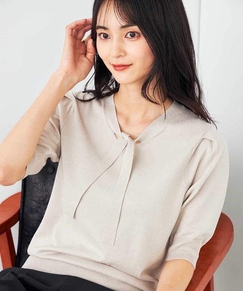 a.v.v(アーヴェヴェ)の「ラメ混ボウタイニット(ニット/セーター・レディース・ホワイト/グレー系その他・34/36/38/40/42)」の2枚目の写真