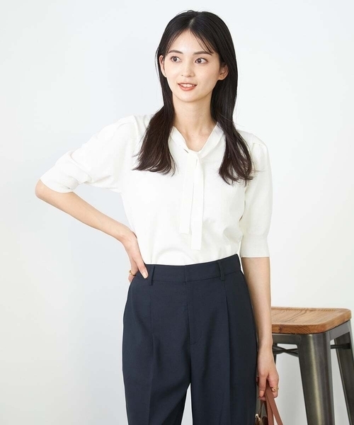 a.v.v(アーヴェヴェ)の「ラメ混ボウタイニット(ニット/セーター・レディース・ホワイト/グレー系その他・34/36/38/40/42)」の1枚目の写真