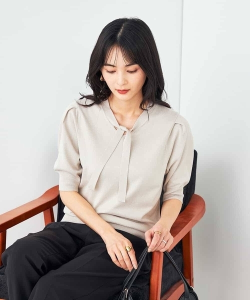 a.v.v(アーヴェヴェ)の「ラメ混ボウタイニット(ニット/セーター・レディース・ホワイト/グレー系その他・34/36/38/40/42)」の14枚目の写真