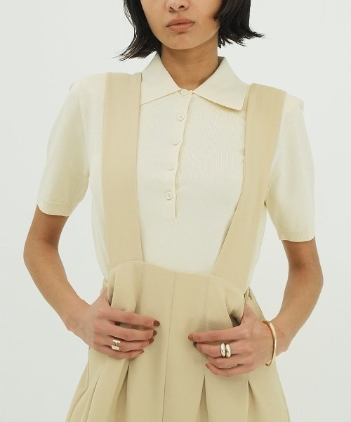 CLANE（クラネ）の「CLANE SHOULDER PADS POLO KNIT TOPS 18106-2192（ポロシャツ・レディース・ブラック/オフホワイト/ブルー・1）」の2枚目の写真