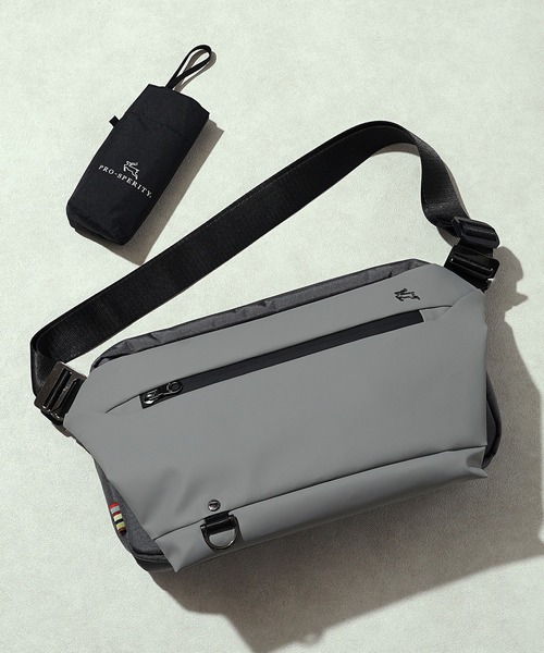 PRO-SPERITY(プロスペリティ)の「【PRO-SPERITY】撥水 晴雨兼用傘付き ショルダーバッグ ボディバッグ PSCK-02(ボディバッグ/ウエストポーチ・メンズ・アイボリー/ブラック/グレー/グレー系2・ONE SIZE)」の4枚目の写真