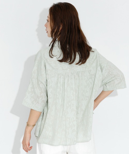URBAN RESEARCH Sonny Label（アーバンリサーチサニーレーベル）の「コットンボタニカル柄ジャガードシャツ（シャツ/ブラウス・レディース・ミント/オフホワイト/チャコールグレー・FREE）」の7枚目の写真
