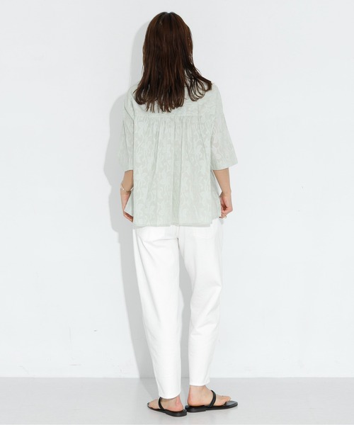 URBAN RESEARCH Sonny Label（アーバンリサーチサニーレーベル）の「コットンボタニカル柄ジャガードシャツ（シャツ/ブラウス・レディース・ミント/オフホワイト/チャコールグレー・FREE）」の9枚目の写真