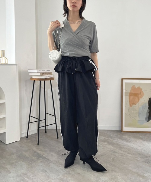 Jewelobe(ジュエローブ)の「ペプラムフリルサイドラインシャカパン(その他パンツ・レディース・ブラック/グレー/ネイビー・FREE)」の22枚目の写真