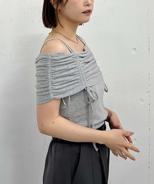 archives(アルシーヴ)の「ドロストオフショルカットTOPS(Tシャツ/カットソー・レディース・グレー/オフホワイト/ピンクベージュ/ブラック・MEDIUM)」の7枚目の写真