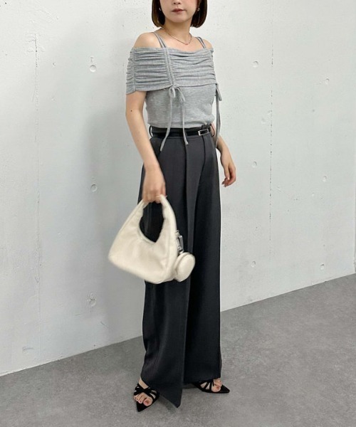 archives(アルシーヴ)の「ドロストオフショルカットTOPS(Tシャツ/カットソー・レディース・グレー/オフホワイト/ピンクベージュ/ブラック・MEDIUM)」の11枚目の写真