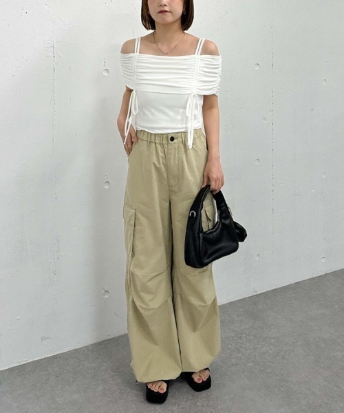 archives(アルシーヴ)の「ドロストオフショルカットTOPS(Tシャツ/カットソー・レディース・グレー/オフホワイト/ピンクベージュ/ブラック・MEDIUM)」の15枚目の写真