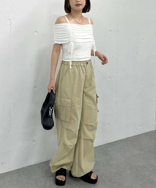 archives(アルシーヴ)の「ドロストオフショルカットTOPS(Tシャツ/カットソー・レディース・グレー/オフホワイト/ピンクベージュ/ブラック・MEDIUM)」の16枚目の写真