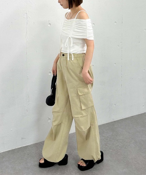 archives(アルシーヴ)の「ドロストオフショルカットTOPS(Tシャツ/カットソー・レディース・グレー/オフホワイト/ピンクベージュ/ブラック・MEDIUM)」の17枚目の写真
