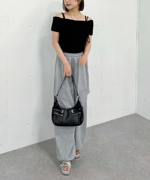 archives(アルシーヴ)の「ドロストオフショルカットTOPS(Tシャツ/カットソー・レディース・グレー/オフホワイト/ピンクベージュ/ブラック・MEDIUM)」の21枚目の写真