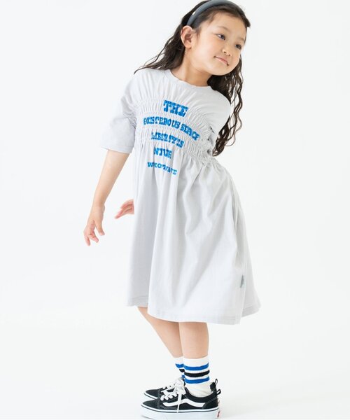 and D. petit main(アンドディープティマイン)の「ロゴプリントシャーリング半袖ワンピース(ワンピース・キッズ・サーモンピンク/サックスブルー/ライトグレー・100cm/120cm/130cm/140cm/110cm)」の12枚目の写真