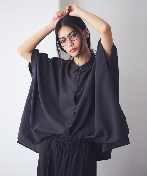 COMME CA ISM(コムサイズム)の「オーバーサイズ シャツ(シャツ/ブラウス・レディース・サックスブルー/ホワイト/チャコール・FREE)」の1枚目の写真