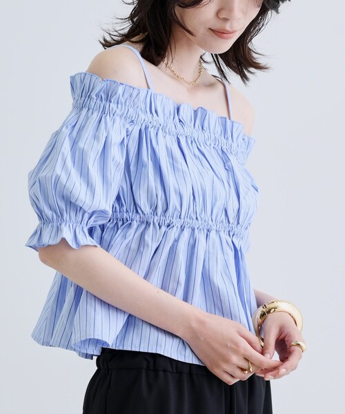 GALLEST（ギャレスト）の「【一部店舗限定】オフショルシャーリングブラウス（シャツ/ブラウス・レディース・サックスブルー系2/ベージュ系その他6/ホワイト系3・38）」の7枚目の写真