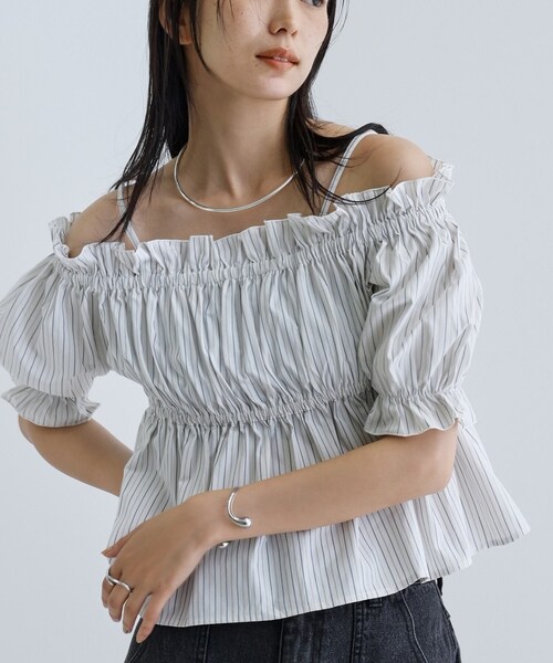 GALLEST（ギャレスト）の「【一部店舗限定】オフショルシャーリングブラウス（シャツ/ブラウス・レディース・サックスブルー系2/ベージュ系その他6/ホワイト系3・38）」の12枚目の写真