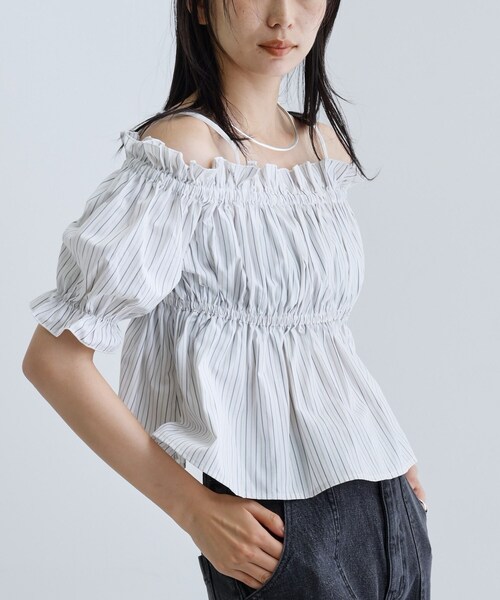 GALLEST（ギャレスト）の「【一部店舗限定】オフショルシャーリングブラウス（シャツ/ブラウス・レディース・サックスブルー系2/ベージュ系その他6/ホワイト系3・38）」の13枚目の写真