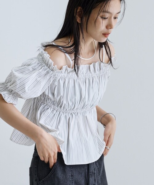 GALLEST（ギャレスト）の「【一部店舗限定】オフショルシャーリングブラウス（シャツ/ブラウス・レディース・サックスブルー系2/ベージュ系その他6/ホワイト系3・38）」の14枚目の写真