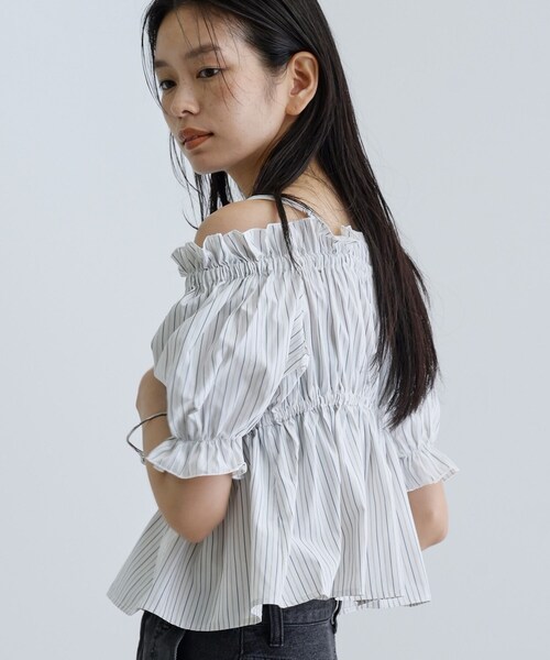 GALLEST（ギャレスト）の「【一部店舗限定】オフショルシャーリングブラウス（シャツ/ブラウス・レディース・サックスブルー系2/ベージュ系その他6/ホワイト系3・38）」の15枚目の写真