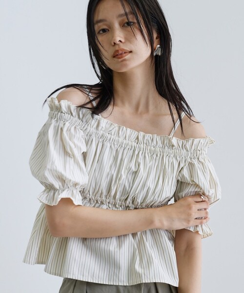 GALLEST（ギャレスト）の「【一部店舗限定】オフショルシャーリングブラウス（シャツ/ブラウス・レディース・サックスブルー系2/ベージュ系その他6/ホワイト系3・38）」の21枚目の写真