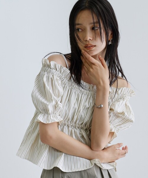 GALLEST(ギャレスト)の「◆【一部店舗限定】オフショルシャーリングブラウス(シャツ/ブラウス・レディース・サックスブルー系2/ベージュ系その他6/ホワイト系3・38)」の19枚目の写真