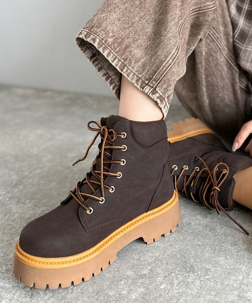 Java(ジャバ)の「《JaVaジャバコラボ》ボリューム感でスタイルアップを叶える♪ヌバック調素材7ホール撥水加工ブーツ(ブーツ・レディース・ダークブラウン/ベージュ・X-LARGE/LARGE/MEDIUM/SMALL)」の9枚目の写真