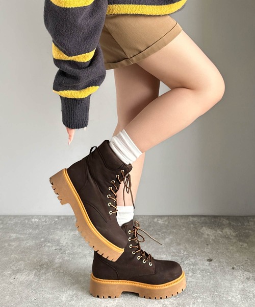 Java(ジャバ)の「《JaVaジャバコラボ》ボリューム感でスタイルアップを叶える♪ヌバック調素材7ホール撥水加工ブーツ(ブーツ・レディース・ダークブラウン/ベージュ・X-LARGE/LARGE/MEDIUM/SMALL)」の13枚目の写真