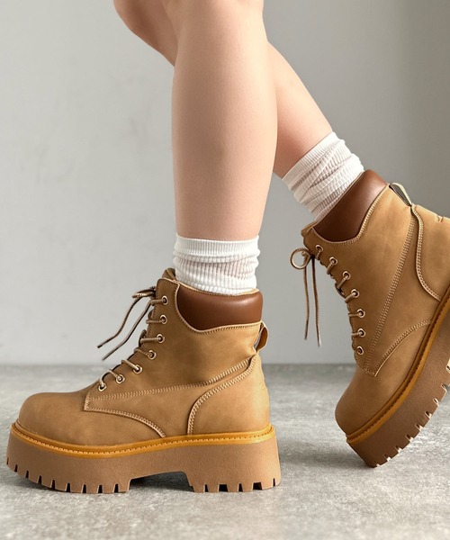 Java(ジャバ)の「《JaVaジャバコラボ》ボリューム感でスタイルアップを叶える♪ヌバック調素材7ホール撥水加工ブーツ(ブーツ・レディース・ダークブラウン/ベージュ・X-LARGE/LARGE/MEDIUM/SMALL)」の16枚目の写真