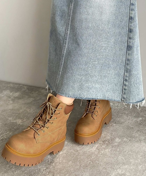 Java(ジャバ)の「《JaVaジャバコラボ》ボリューム感でスタイルアップを叶える♪ヌバック調素材7ホール撥水加工ブーツ(ブーツ・レディース・ダークブラウン/ベージュ・X-LARGE/LARGE/MEDIUM/SMALL)」の17枚目の写真