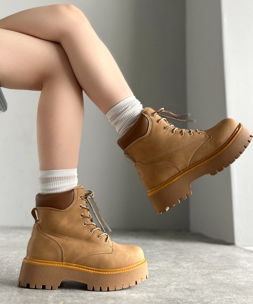 Java(ジャバ)の「《JaVaジャバコラボ》ボリューム感でスタイルアップを叶える♪ヌバック調素材7ホール撥水加工ブーツ(ブーツ・レディース・ダークブラウン/ベージュ・X-LARGE/LARGE/MEDIUM/SMALL)」の5枚目の写真