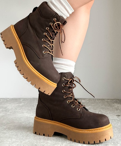 Java(ジャバ)の「《JaVaジャバコラボ》ボリューム感でスタイルアップを叶える♪ヌバック調素材7ホール撥水加工ブーツ(ブーツ・レディース・ダークブラウン/ベージュ・X-LARGE/LARGE/MEDIUM/SMALL)」の4枚目の写真