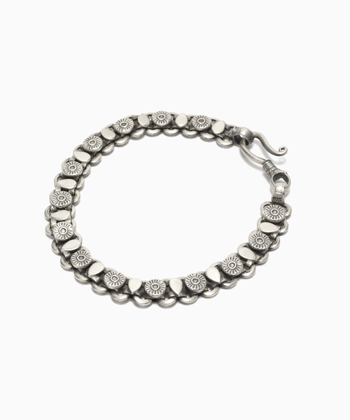 EDIFICE(エディフィス)の「THARU SILVER(タルー シルバー) Single Braclet SUN(ブレスレット・メンズ・シルバー・MEDIUM/LARGE)」の1枚目の写真