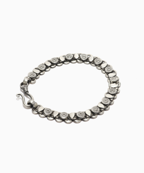 EDIFICE(エディフィス)の「THARU SILVER(タルー シルバー) Single Braclet SUN(ブレスレット・メンズ・シルバー・MEDIUM/LARGE)」の2枚目の写真
