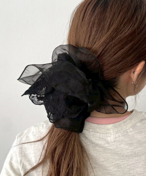 WEGO(ウィゴー)の「WEGO/フラワーレースシュシュ(シュシュ・レディース・ブラック/アイボリー・FREE)」の2枚目の写真