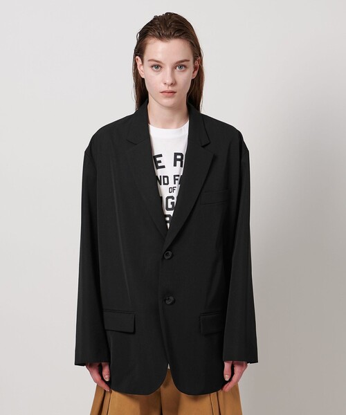 ASTRAET(アストラット)の「<ASTRAET>ギャバ 2ボタン テーラードジャケット UNISEX(テーラードジャケット・レディース・ブラック・FREE)」の2枚目の写真