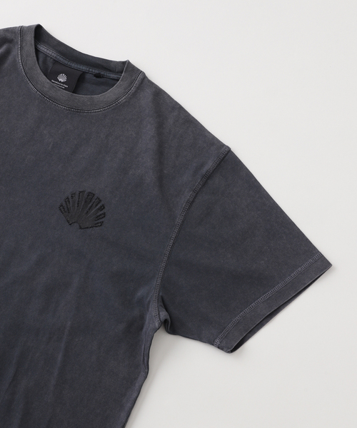 JOURNAL STANDARD relume(ジャーナルスタンダード レリューム)の「NEW AMSTERDAM SURF ASSOCIATION LOGO TEE WASHED EMBRO 2501102001/002(Tシャツ/カットソー・メンズ・ブラック/パープル・MEDIUM/LARGE)」の4枚目の写真