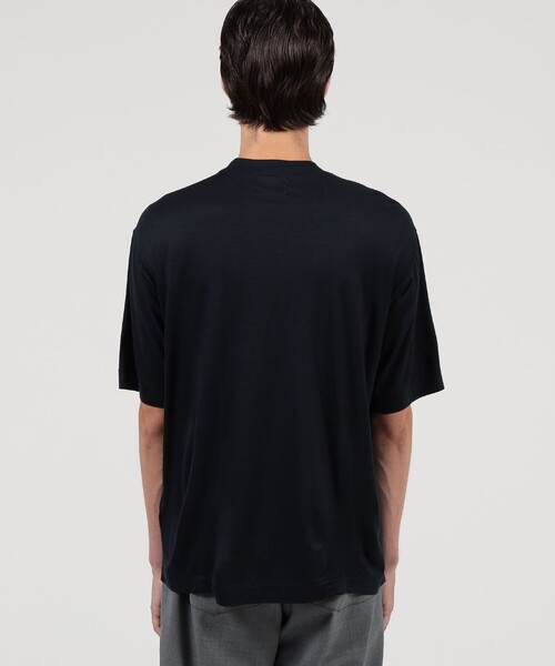 TOMORROWLAND (トゥモローランド)の「ウールジャージー モックネック ハーフスリーブカットソー(Tシャツ/カットソー・メンズ・グレイッシュベージュ/ネイビー/オフホワイト・S/M/L)」の7枚目の写真