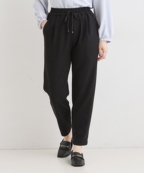 SHOO・LA・RUE（シューラルー）の「【S-3L/洗濯後しわになりにくい】スマートに見える イージーテーパードパンツ（その他パンツ・レディース・ベージュ/グリーン/チャコールグレー/レッド系1/ブラック・01/05/04/03/02）」の2枚目の写真