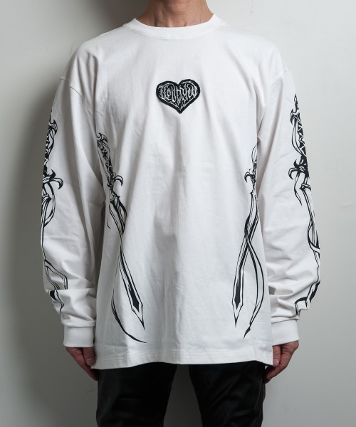 BACKSTAGE PASS(バックステージパス)の「TRIPLE DAGGER LS(トリプルダガー LS)ビッグシルエット クルーネック プリント ロンT(Tシャツ/カットソー・メンズ・ブラック/ホワイト/ダークグレー・FREE)」の4枚目の写真