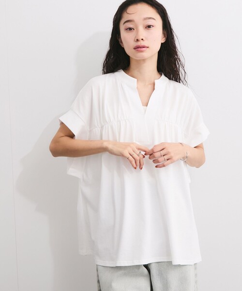 le cercle ADAM ET ROPE'(ルセルクルアダムエロペ)の「ドライ天竺スキッパーギャザーTシャツ(Tシャツ/カットソー・レディース・ブラック/ホワイト/ブラウン・FREE)」の2枚目の写真