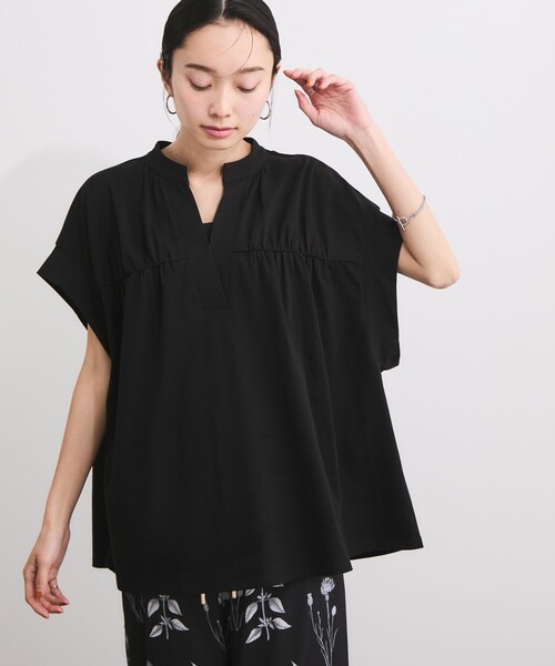 le cercle ADAM ET ROPE'(ルセルクルアダムエロペ)の「ドライ天竺スキッパーギャザーTシャツ(Tシャツ/カットソー・レディース・ブラック/ホワイト/ブラウン・FREE)」の1枚目の写真