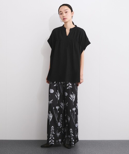 le cercle ADAM ET ROPE'(ルセルクルアダムエロペ)の「ドライ天竺スキッパーギャザーTシャツ(Tシャツ/カットソー・レディース・ブラック/ホワイト/ブラウン・FREE)」の4枚目の写真