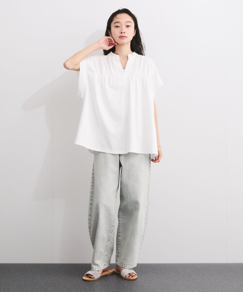 le cercle ADAM ET ROPE'(ルセルクルアダムエロペ)の「ドライ天竺スキッパーギャザーTシャツ(Tシャツ/カットソー・レディース・ブラック/ホワイト/ブラウン・FREE)」の6枚目の写真