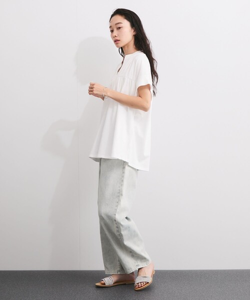 le cercle ADAM ET ROPE'(ルセルクルアダムエロペ)の「ドライ天竺スキッパーギャザーTシャツ(Tシャツ/カットソー・レディース・ブラック/ホワイト/ブラウン・FREE)」の7枚目の写真